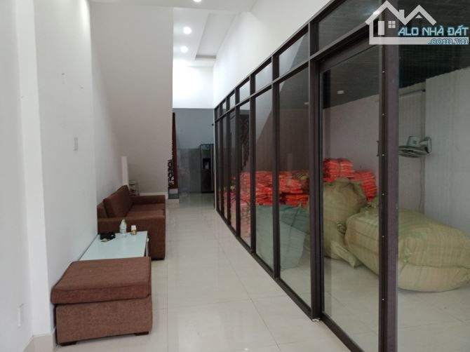 Bán nhà An Thượng, 3 tầng, sát biển, ô tô đỗ ngày đêm, 8 tỷ nhỉnh