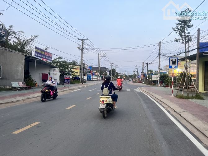 Nhà mặt tiền Vũ Đình Liệu đoạn khu dân cư đông đúc sát bên Hoàng Quân