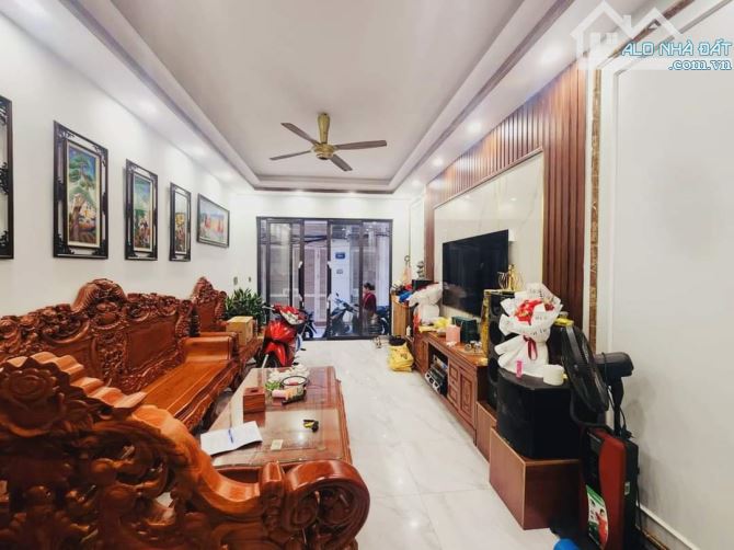 Bán nhà Đại La, Hai Bà Trưng 39m x 5Tầng, Giá 9.3 tỷ.kinh doanh, gần phố, ngõ rộng,nhà mới