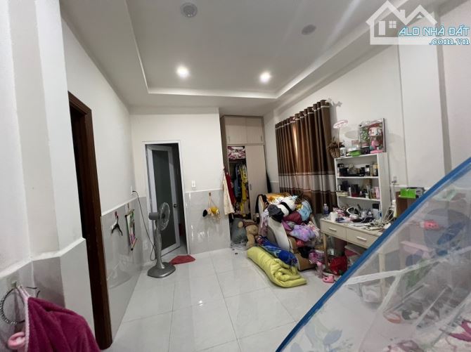 Lê Hồng Phong. Q10. Hẻm ba gác thông. Gần 50m2. 4 tầng BTCT. Nở hậu. Chỉ 6,x tỷ - 4