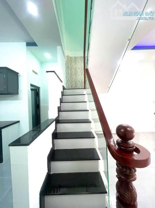 Bán nhà chủ gửi Q.Tân Phú, Dương Văn Dương hẻm 109/ giá 3 tỷ/24m2 1 lầu - 3