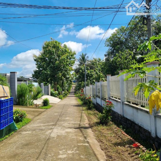 KẸT TIỀN BÁN GẤP ĐẤT 1 SẸC QUỐC LỘ 20 DT:1791M2(23MX84M) ĐẤT Ở  1TY650 - 3