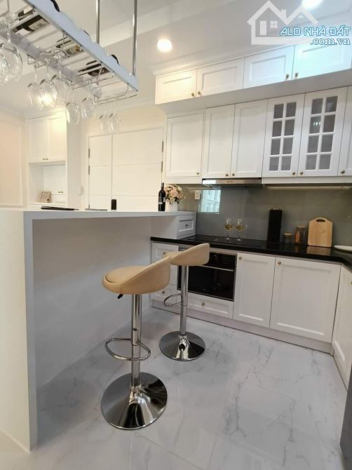 Bán căn chung cư Hà Đô Centrosa, DT 86m2 , 2 Phòng Ngủ , 2WC Giá 8.5 Tỷ , SHR - 9