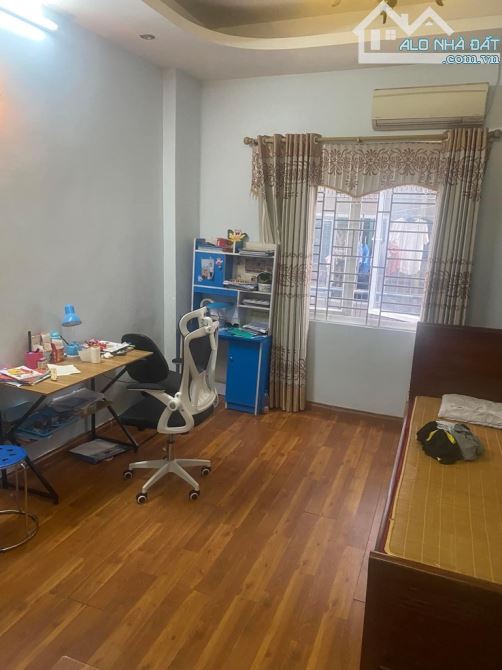 Bán nhà ngõ 197 Hoàng Mai 31m, 5 tầng 3 gác đỗ cổng - 1