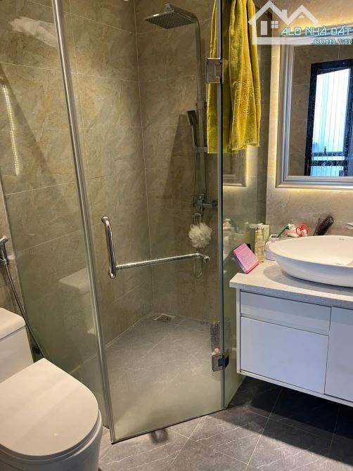 cần tiền bán nhà hoàng ngân cầu giấy 42m gíá 6.1 tỷ ô tô đỗ chước cửa . - 2