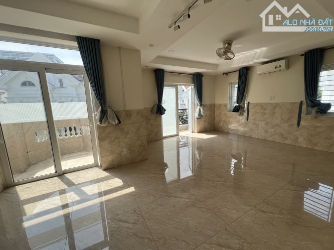 Biệt Thự--Cityland Graden Hills💦Phường 5 EMAX💦15X20M.Hầm.4 Lầu.13PN.11WC💦55 Triệu - 3