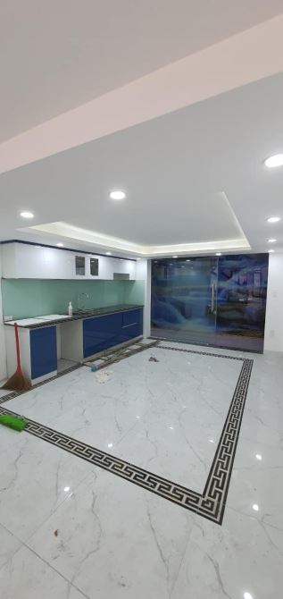 Có căn Nhà 3.5 tầng Văn Cao,Đằng Lâm, HA. Cần chuyển nhượng. S=72 m². Sân cổng. Đường 11m - 13