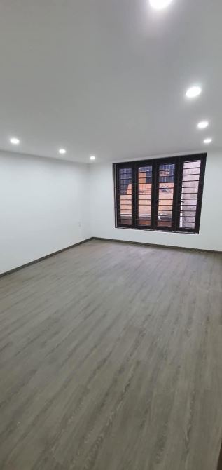 Có căn Nhà 3.5 tầng Văn Cao,Đằng Lâm, HA. Cần chuyển nhượng. S=72 m². Sân cổng. Đường 11m - 4