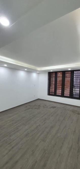 Có căn Nhà 3.5 tầng Văn Cao,Đằng Lâm, HA. Cần chuyển nhượng. S=72 m². Sân cổng. Đường 11m - 9