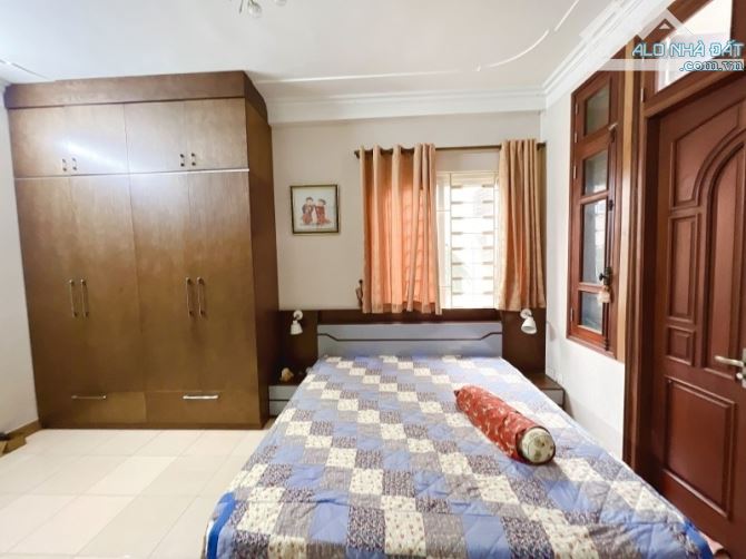 Bán nhà mặt phố Thành Công, DT 80m2, MT 5m. Kinh doanh sầm uất. Giá 36,9 tỷ