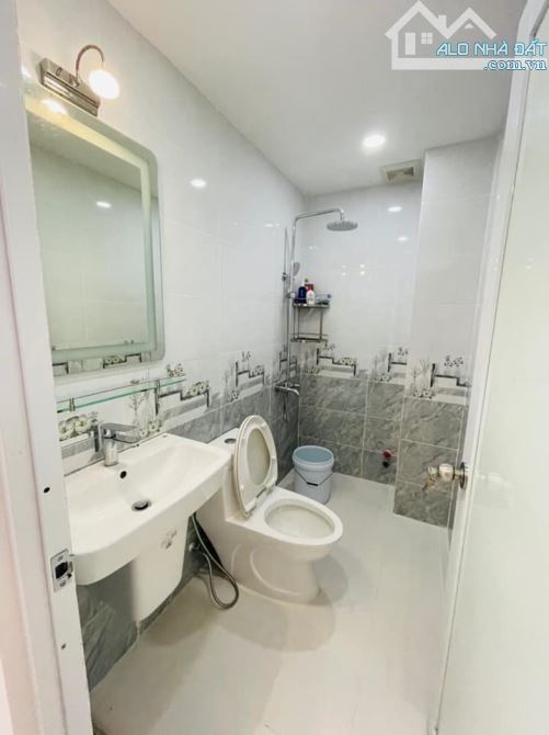 XE HƠI VÀO NHÀ! Bán Nhà 4 Tầng Cực Đẹp Nguyễn Trọng Tuyển, 68m2 (5.2x13m), 13 Tỷ TL - 2