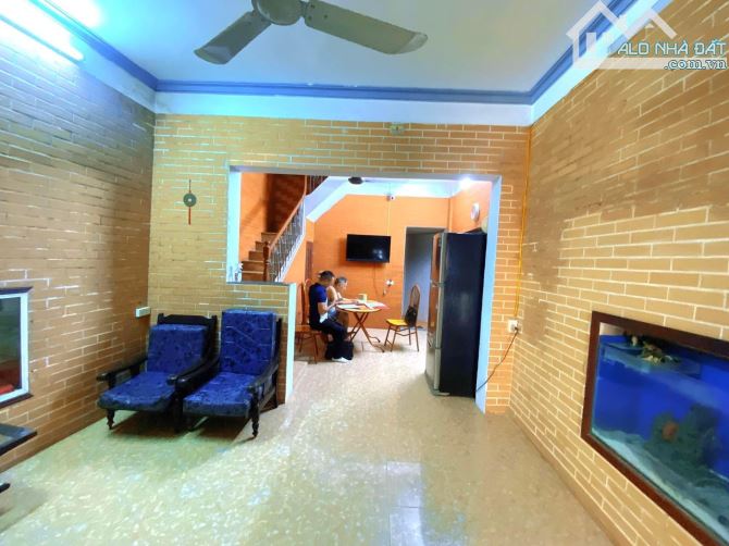 Cho thuê nhà ngõ 30 Trần Hữu Tước 3 tầng