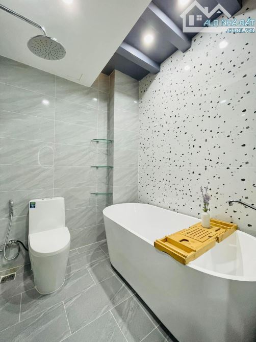 Mặt tiền khu sân bay phường 4 Tân Bình 4.5x17m 6 tầng thang máy giá 16.5 tỷ thương lượng
