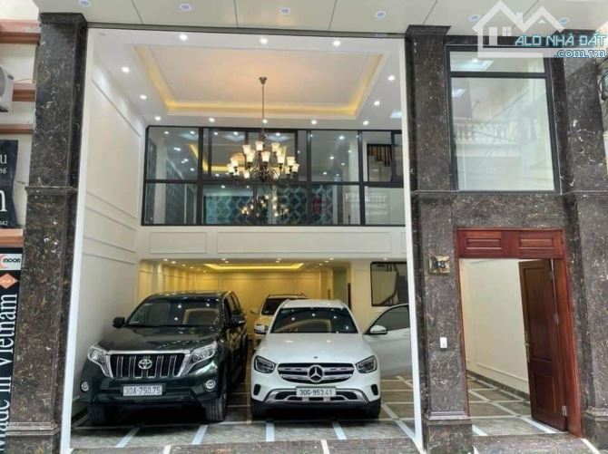 Bán toà nhà 9 tầng phân lô oto tránh Hoàng Quốc Việt