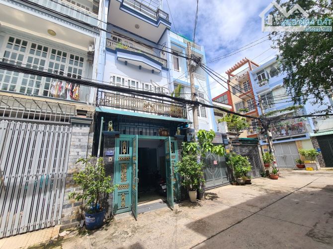 GIẢM SỐC 700 TRIỆU bán nhà 3 tầng 5,7x12m HẺM XE HƠI Dương Quảng Hàm quận Gò Vấp