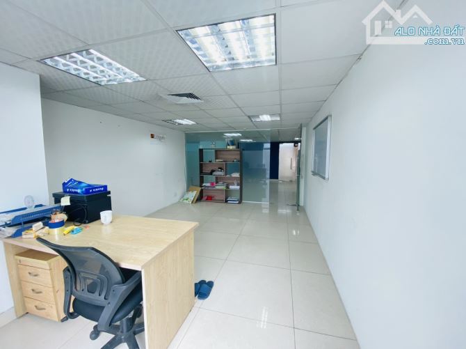 Cho thuê văn phòng khu Cầu Giấy, Vũ Phạm Hàm, Nguyễn Khang, DT 100m2, mặt tiền rộng đẹp