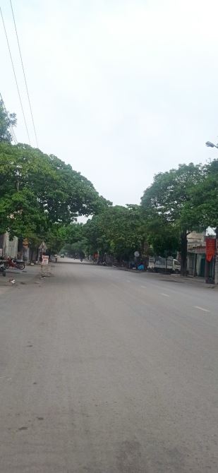 Cần bán căn nhà 3 tầng mặt đường Bạch Đằng, Phường Quảng Hưng 110m2, kinh doanh buôn bán - 1