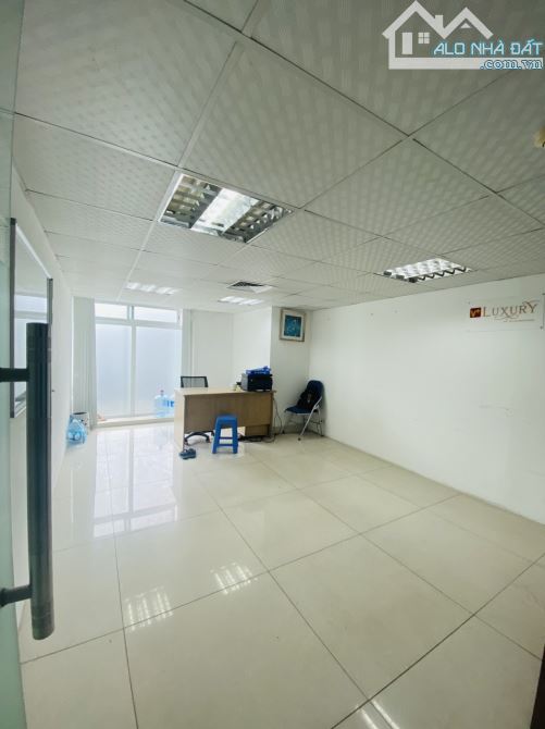 Cho thuê văn phòng khu Cầu Giấy, Vũ Phạm Hàm, Nguyễn Khang, DT 100m2, mặt tiền rộng đẹp - 2