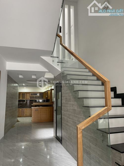 Bán nhà mặt tiền đường Chu Mạnh Trinh phường 8 , 98m2 giá 10.5 tỷ , nhà đẹp 1 tr 2 lầu
