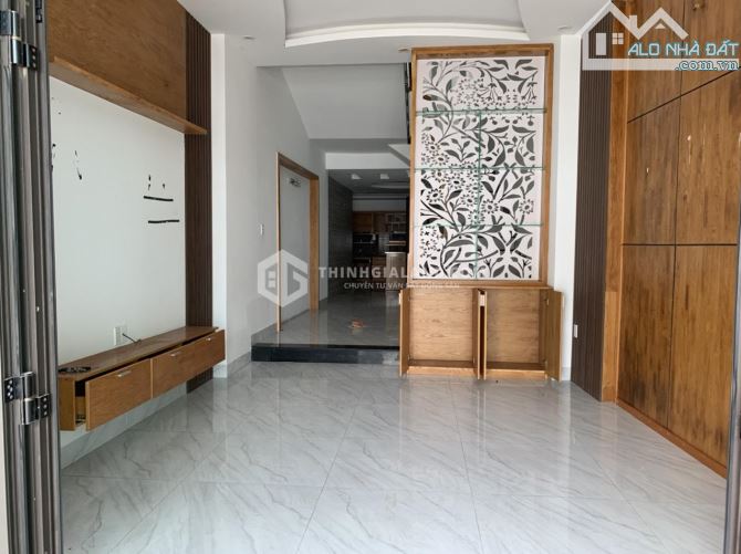 Bán nhà mặt tiền đường Chu Mạnh Trinh phường 8 , 98m2 giá 10.5 tỷ , nhà đẹp 1 tr 2 lầu - 1