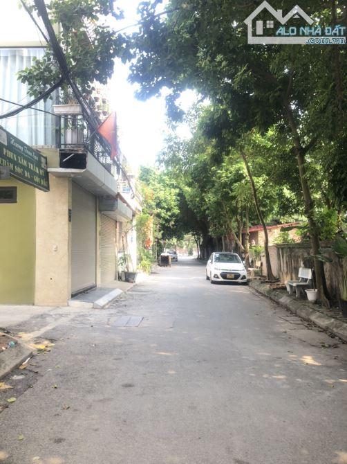 Bán đất Thạch Bàn, Ô Tô tránh, Vỉa Hè, 75 m2, MT 4.5 m, nhĩnh 10 tỷ. - 1