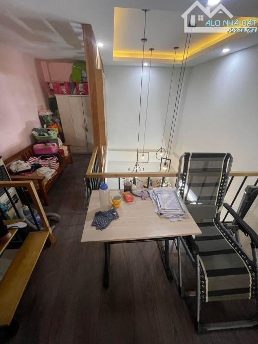 SHR, Ko QH, 2T(4.05 x 10m) cách 20m ra đường ô tô 8m, .800m ra lottemart Q7. Nhỉnh 5 tỷ. - 2