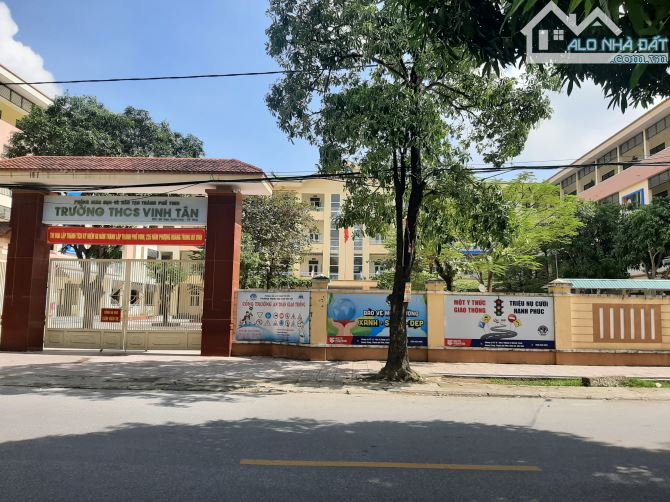 Bán lô đất hiếm mặt đường Cao Xuân Huy, khối Hồng Sơn, p  Hồng Sơn, tp. Vinh. Đất 2 mặt đg - 3