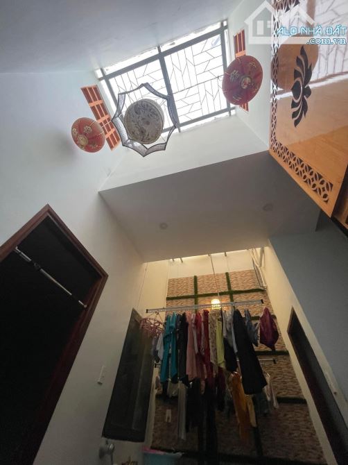 SHR, Ko QH, 2T(4.05 x 10m) cách 20m ra đường ô tô 8m, .800m ra lottemart Q7. Nhỉnh 5 tỷ. - 5