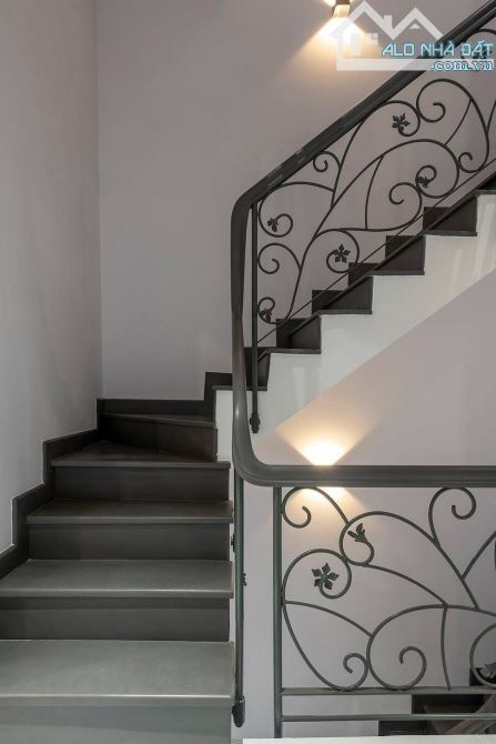 Cho thuê nhanh nhà siêu HOT tại phố Hoàng Cầu,DT 70m2 x 5 tầng.Ô tô đỗ cửa.Giá thuê 28tr - 1