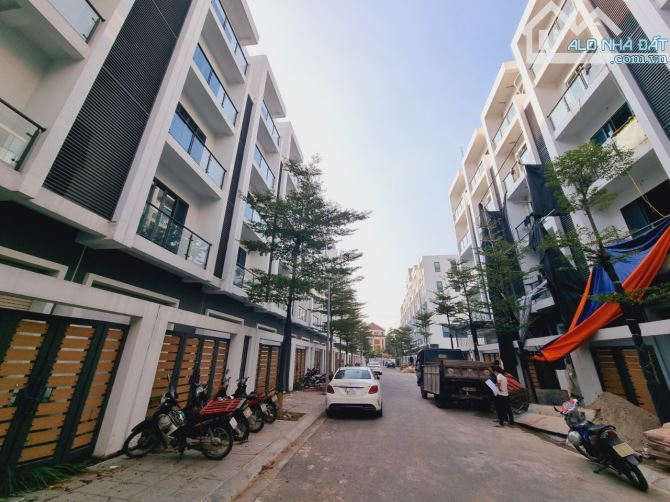 Bán biệt thự liền kề -Goldmark City,90m*5T*5MT 2 thoáng ô tô tránh - vỉa hè  tc 18 tỷ - 3