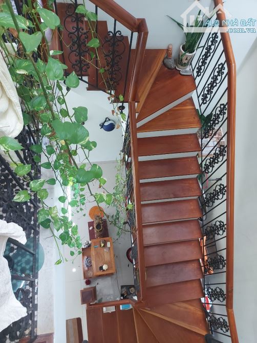 Bán Nhà Đường Chính Hữu, Lô Góc, 121m2, Gần Biển, Kinh Doanh, Giá Đầu Tư