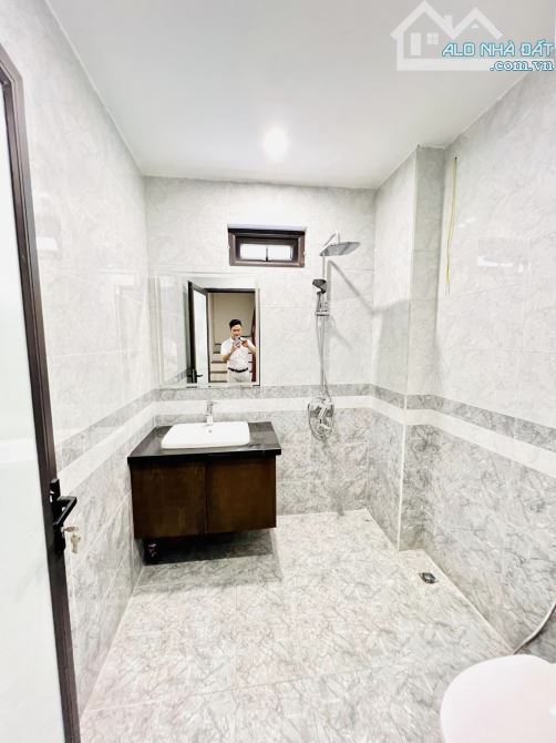 Bán nhà Cầu Giấy Nghĩa Đô 40m 5 tầng 7.8 tỷ dân xây lô góc ô tô 2 thoáng - 1