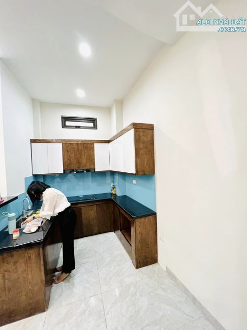 Bán nhà Cầu Giấy Nghĩa Đô 40m 5 tầng 7.8 tỷ dân xây lô góc ô tô 2 thoáng - 2