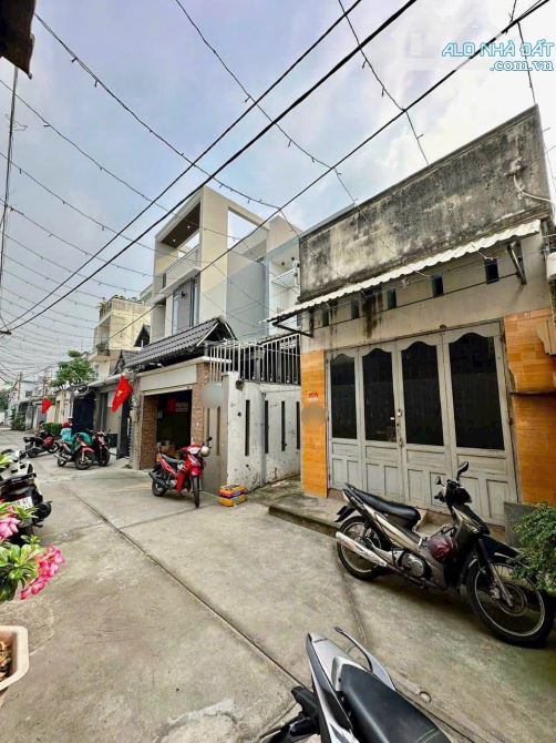 Nhà trọ Đông Hưng Thuận 42 gần Chợ Cây Sộp Nguyễn Văn Quá giá chỉ 4,6 tỷ