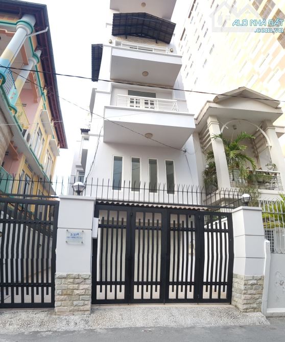 Ban nha HXH, 3 lầu, mới đẹp, đường HUỲNH TẤN PHÁT. Q7. Dt: 4.5m x 15m. Giá: 7.2 tỷ