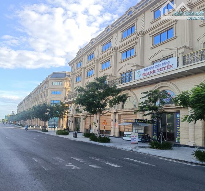 Cực hiếm - chính chủ cần bán nhà 5,5 tầng, mặt tiền đại lộ Hùng Vương, Tuy Hòa - giá rẻ