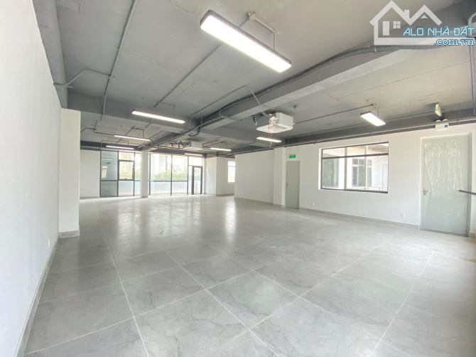 Cho thuê Building 2 mặt tiền Đường Trung Tâm  Quận_2 Hầm 7 sàn 1100m² - 1