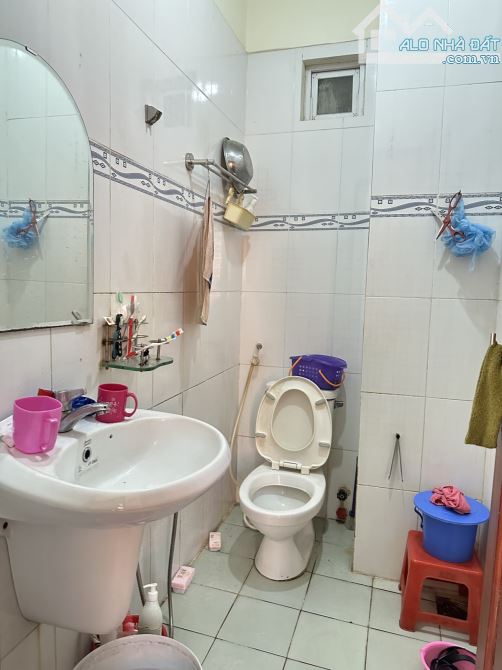 Quận 1, 90m2 xây dựng 6 tầng, 10 phòng sát mặt tiền bán định cư chỉ 12 tỷ. - 1