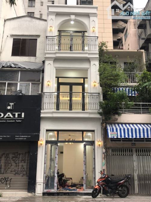 Ban nha HXH, đường TRẦN HƯNG ĐẠO. Q.1. Dt: 4m x 15m. Giá: 13.5 tỷ.