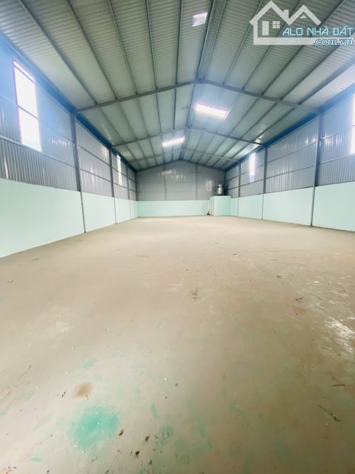 Kho xưởng Quốc lộ 13 Thuận An 450m² đường cont nền epoxy sẵn 3fa sản xuất