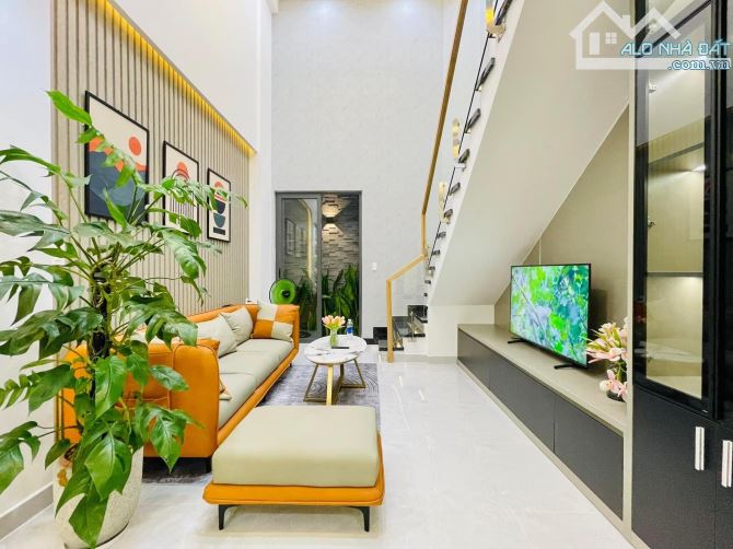 Bán căn hộ dịch vụ căn góc 222MT đường Bình Giã, P.13, Tân Bình 5.5x23m giá 31.5 tỷ - 1