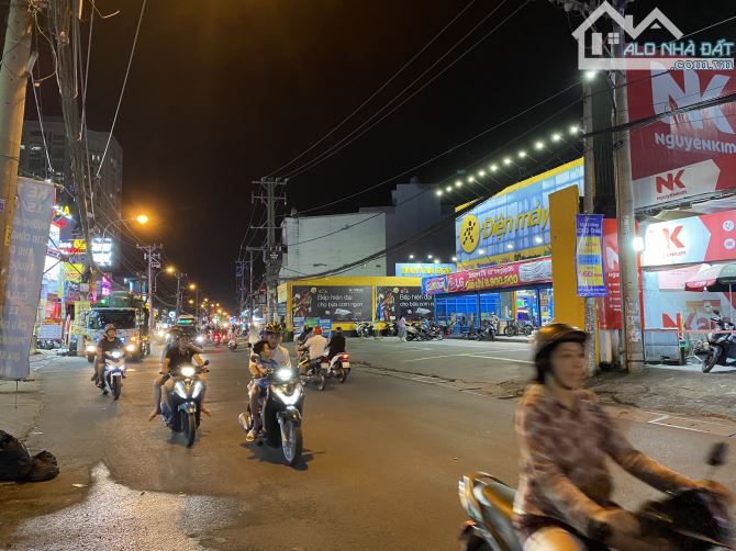 Bán MTKD Nguyễn Duy Trinh, Bình Trưng Đông, Quận 2. 11 x 30m. 55 tỷ - 1