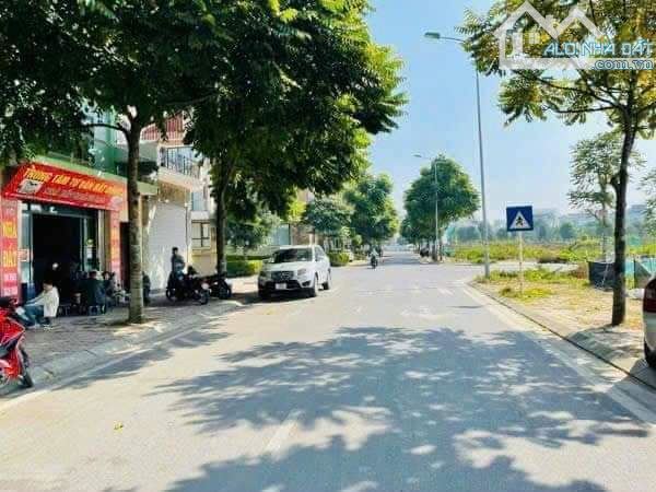 BÁN GẤP ĐẤT ĐẤU GIÁ VIỆT HƯNG, 88M, MT 6M, 2 MẶT ĐƯỜNG, VỈA HÈ, KINH DOANH. GIÁ 16.X TỶ