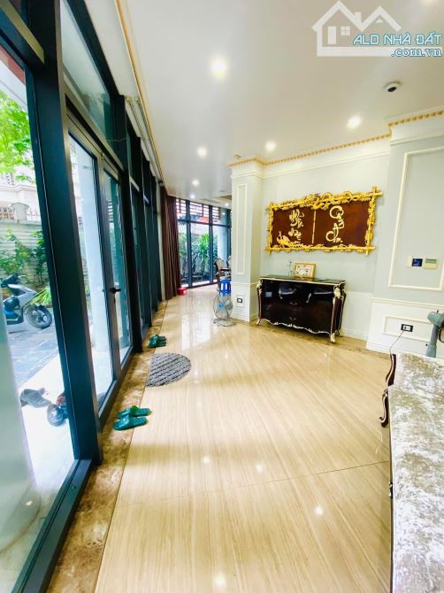 Nhà KĐT Dịch Vọng Công viên Cầu Giấy 268m mặt tiền 16m 74tỷ