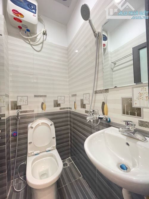 2,68 TỶ - 4 TẦNG - SỔ ĐỎ RIÊNG - Ô TÔ TẬN CỬA - CÁCH MẶT PHỐ 10M - TRUNG TÂM HAI BÀ TRƯNG - 2