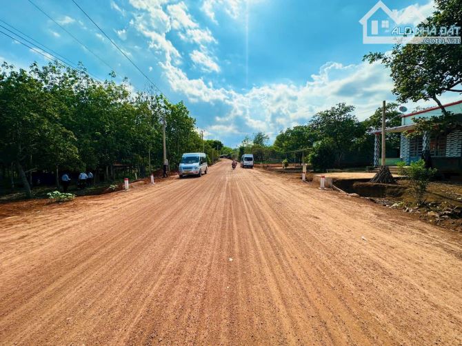 Cần bán 2 sào đất đường lớn sắp lên nhựa gần KCN 700ha, giá 390trđ có hổ trợ NH - 3