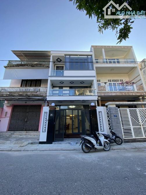 Bán nhà 3,5 tầng mặt tiền Đào Duy Từ - Vừa Ở Vừa Kinh Doanh