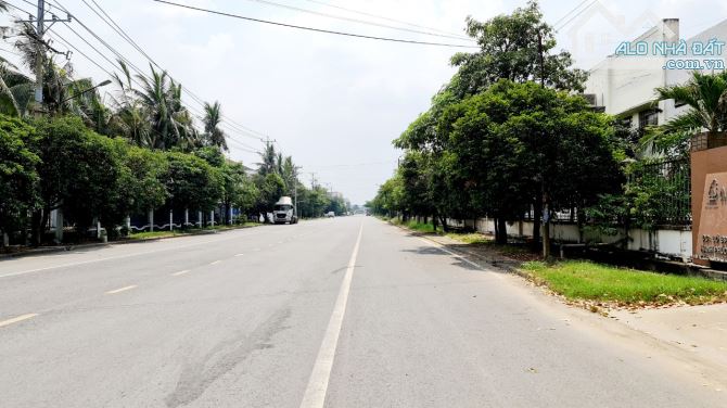 Bán đất xây xưởng 42.5x162m ,giá 100 tỷ,  xe container, Đức Hòa Đông, Đức Hòa, Long An.