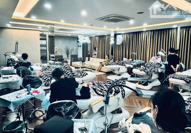 BÁN TÒA NHÀ 7 TẦNG THANG MÁY NGÕ 34 HOÀNG CẦU - CHÂN TÒA NHÀ PEAKVIEW TOWER SKYLINE