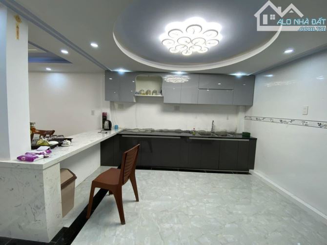 Bán nhà 3,5 tầng mặt tiền Đào Duy Từ - Vừa Ở Vừa Kinh Doanh - 1